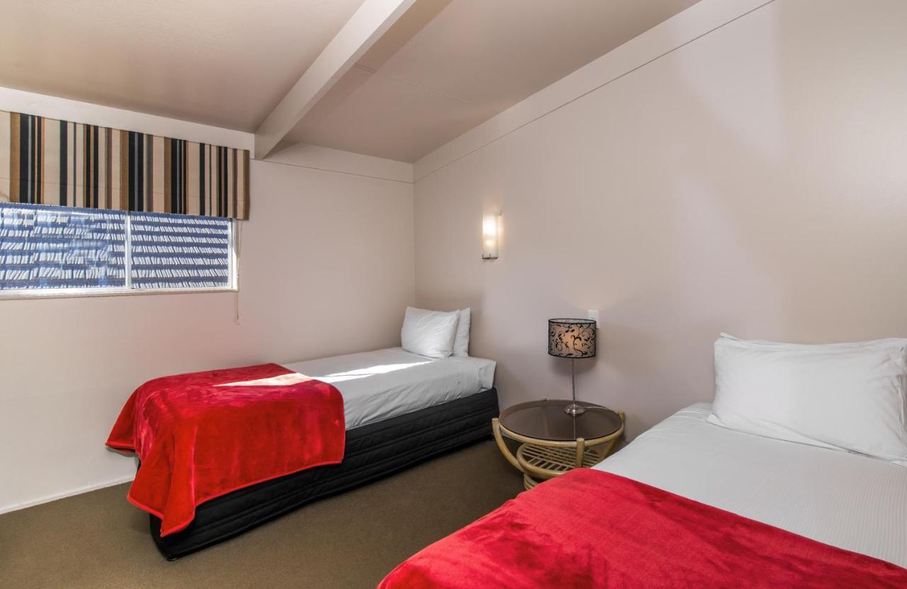 Twin Peaks Lakeside Inn Lago Lago Taupo Esterno foto