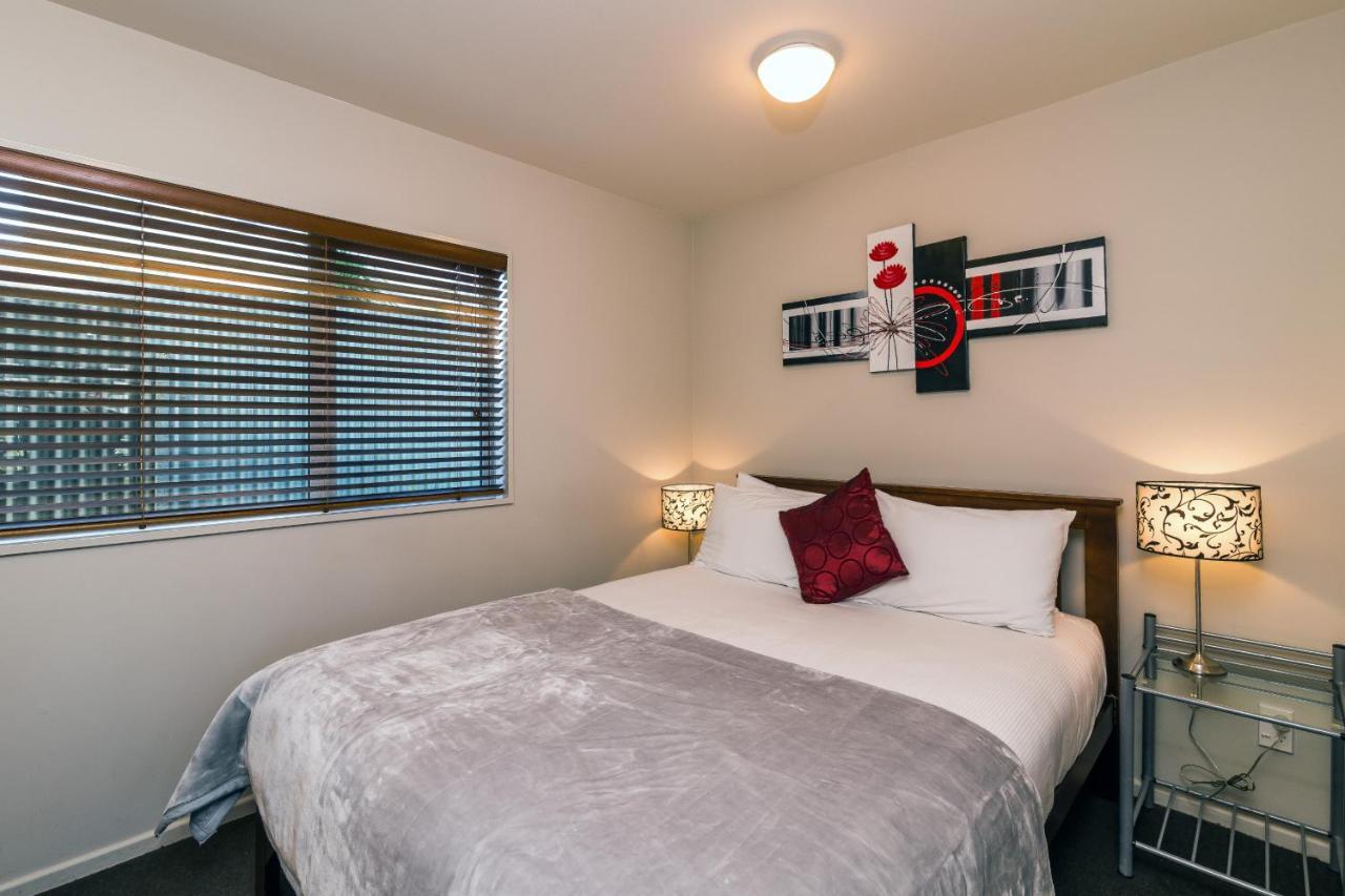 Twin Peaks Lakeside Inn Lago Lago Taupo Esterno foto