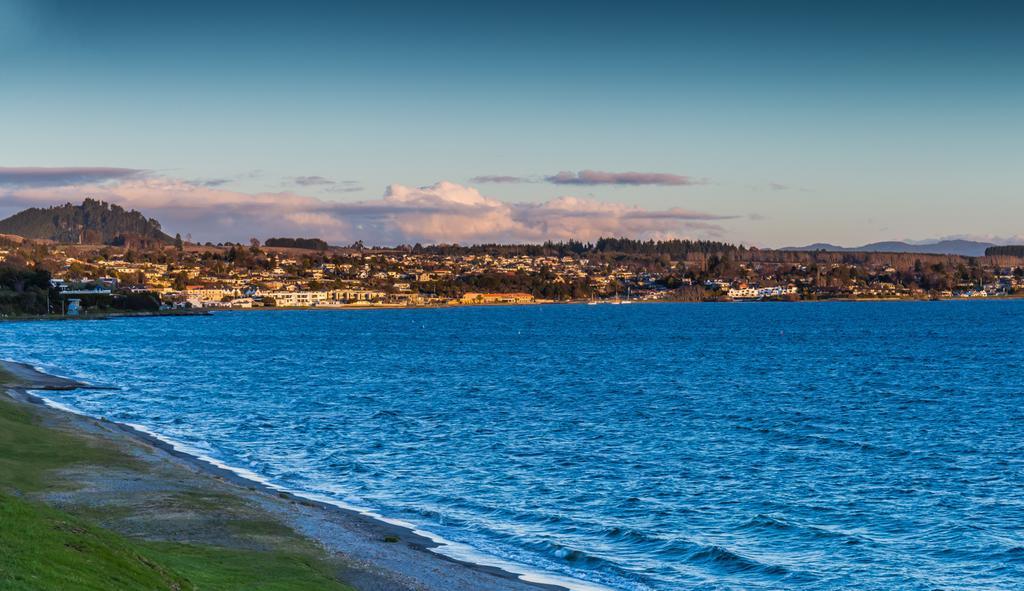 Twin Peaks Lakeside Inn Lago Lago Taupo Esterno foto