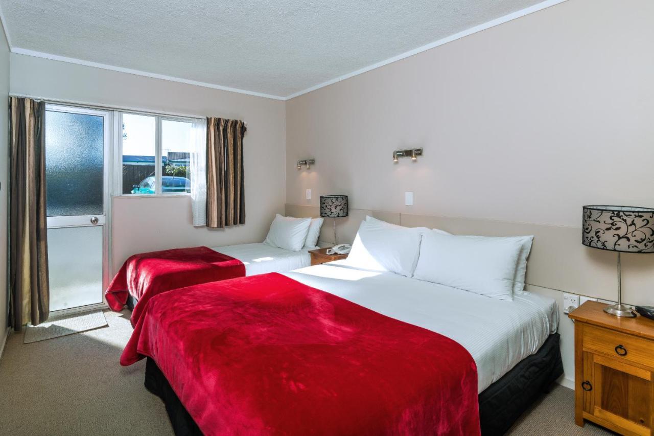 Twin Peaks Lakeside Inn Lago Lago Taupo Esterno foto
