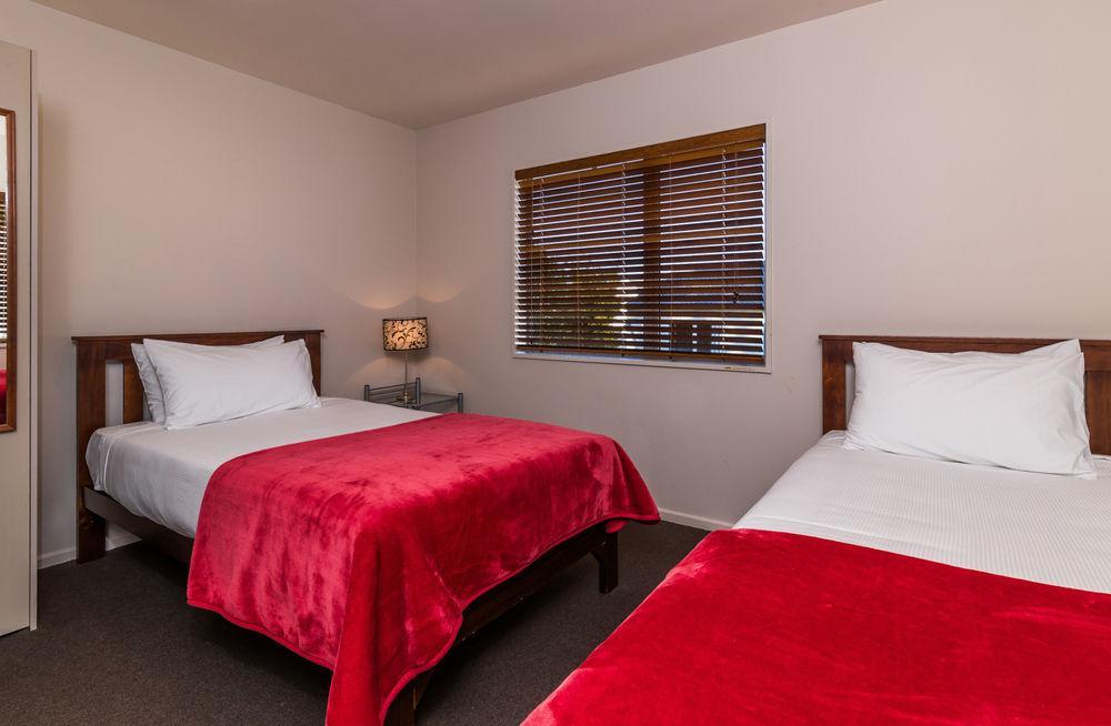 Twin Peaks Lakeside Inn Lago Lago Taupo Esterno foto
